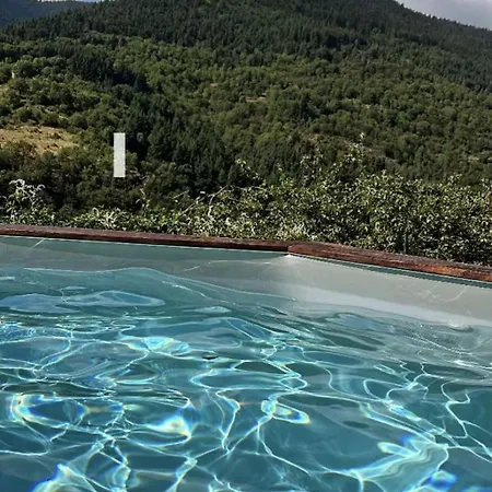 Mandra Chez Que Canta Hébergement de vacances Saint-Julien-Vocance