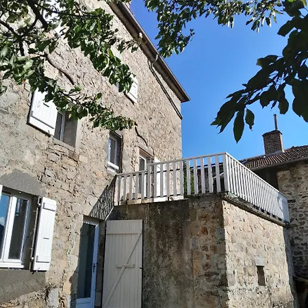 Mandra Chez Que Canta * Saint-Julien-Vocance